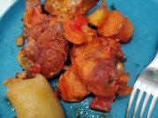 Una foto de pollo encebollado