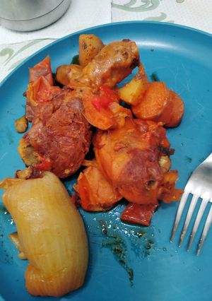 Una foto de Pollo encebollado con curry