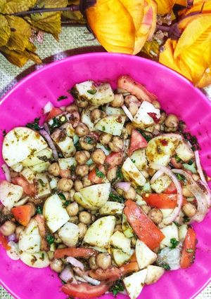 A picture of Aloo Chana Chaat.