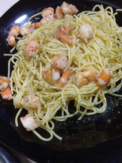 Una foto de Espaguetis con gambas