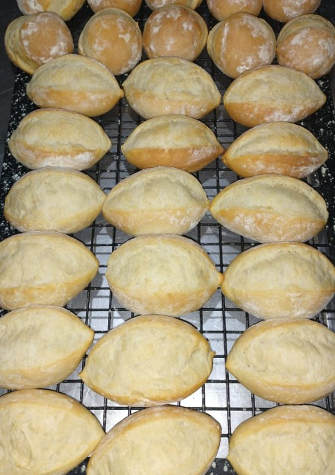 Una foto de Bolillos y galletas