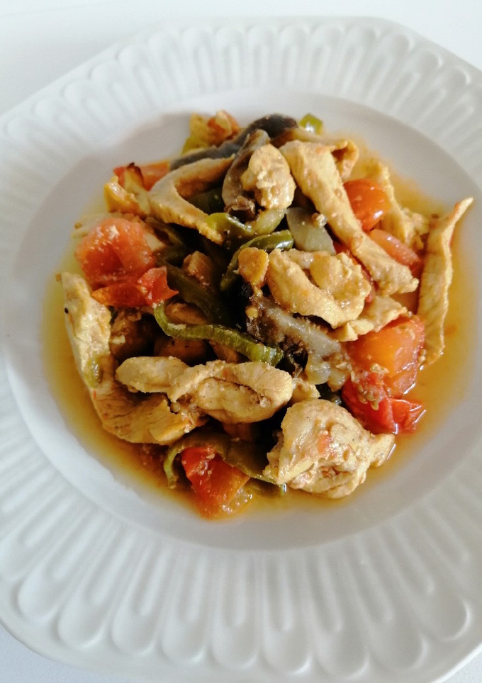 Una foto de Pollo con verduras