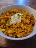 Cold rice salad with apples and cashews, Indian-style