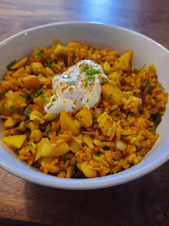 A picture of Cold rice salad with apples and cashews, Indian-style.
