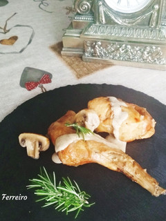 Una foto de Conejo guisado con crema de champiñones al brandy