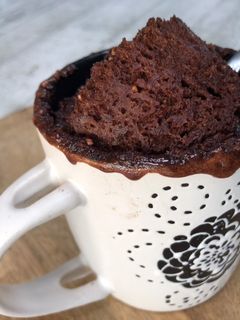 Una foto de Bizcocho en taza de chocolate con microondas