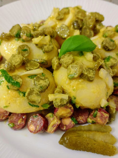 Una foto de Ensalada alemana de patatas o Kartoffelsalat