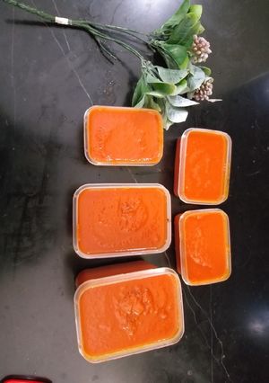 A picture of Tomatoes puree.