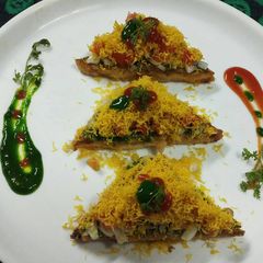 A picture of Aalu toast.