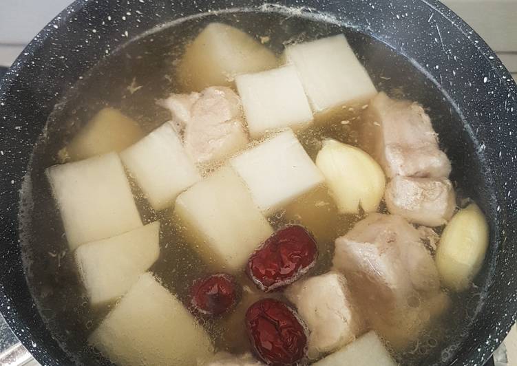 Pork Ribs Soup with White Raddish