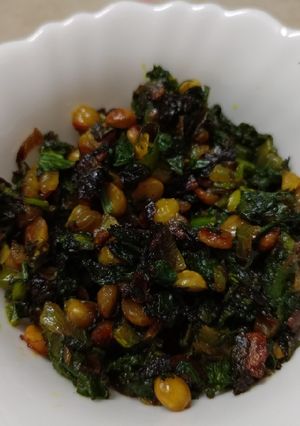 A picture of Yellow split peas dal spinach bhurji.