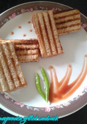 लौकी मेयोनेज़ ग्रिल्ड सैंडविच रेसिपी मुख्य फोटो