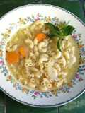 Sopa de pasta con albahaca