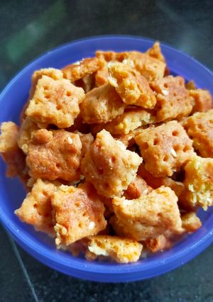 A picture of Cheese Crackers.