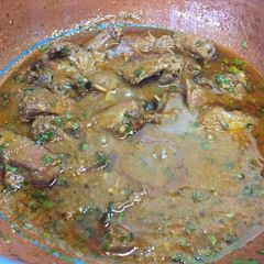 A picture of Desi chicken karahimatti ki handi main desi chicken so tastyyy.