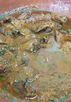 A picture of Desi chicken karahimatti ki handi main desi chicken so tastyyy.