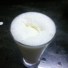 A picture of Vanilla milkshake.