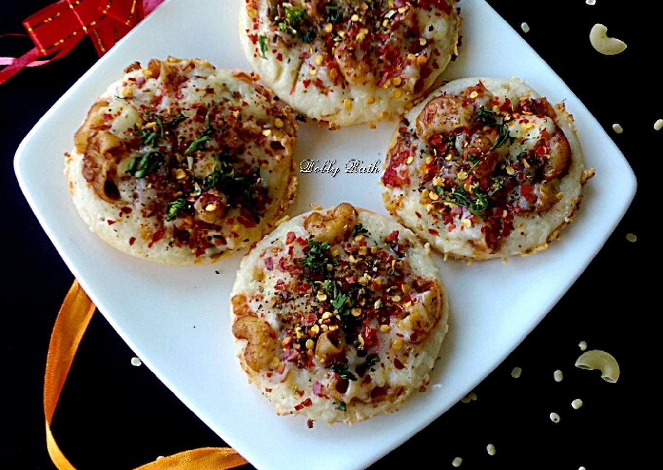 Cheesy pasta mini uttapam (desi pizza)