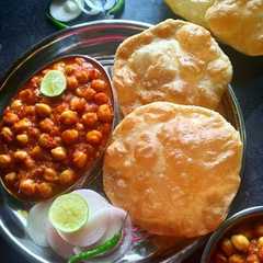 छोले भटूरे (Chole bhature recipe in hindi) রেসিপির প্রধান ছবি