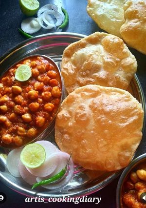 छोले भटूरे (Chole bhature recipe in hindi) रेसिपी मुख्य फोटो