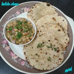 A picture of Kulche Chane / Chole Kulcha.