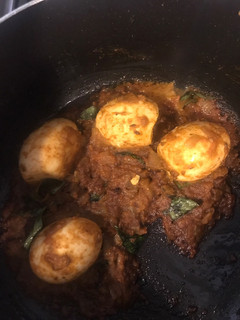 A picture of Egg curry.