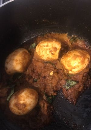 A picture of Egg curry.