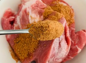 Hình của món Gia vị ướp thịt cá thơm ngon từ hạt dổi và mắc khén.