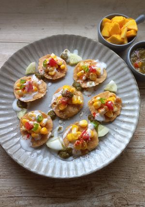 A picture of Corn papdi chaat.