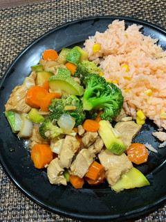 Una foto de Pollo con verduras estiloChino