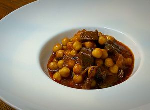 Foto principal de Garbanzos con calamares en lata