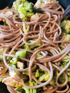 IR-barát Lazacos brokkolis spagetti recept fotója