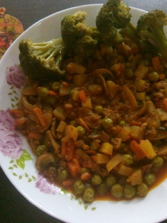 عکسی از دستور خورش قارچ و نخود فرنگی