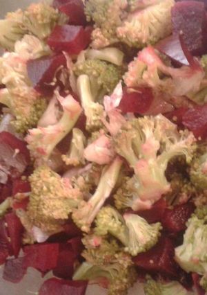 Foto principal de Ensalada de brocoli y remolacha