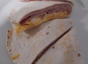 Foto principal de Quesadillas Jamón York, queso rallado y huevo revuelto