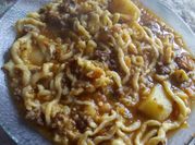 Una foto de carne molida tallarines