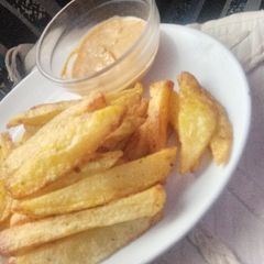 A picture of Cprisy and Crunchy Potato chips.