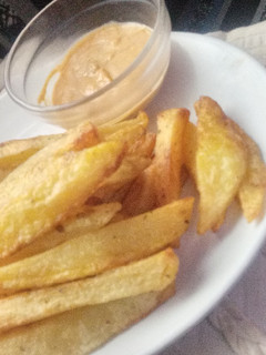 A picture of Cprisy and Crunchy Potato chips.