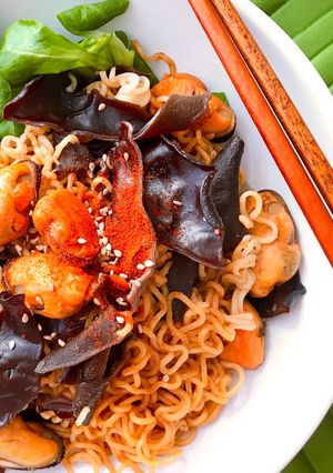 Hình của món Mì Ăn Liền Xào Thịt Trai Đen (Vẹm Đen) & Mộc Nhĩ.