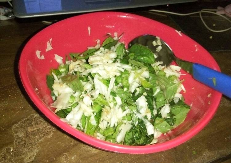 Resep Karedok (Lotek Mentah) Kacang Panjang, Kol, dan Kemangi yang Enak