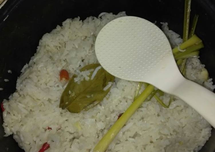 Nasi Liwet Magicom #lupadigeprek batang sereh nya 😂