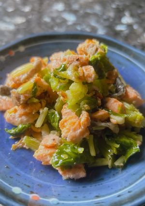 芹菜炒鮭魚 的食譜成品照片