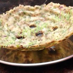 A picture of Akki rotti (rice flour masala roti).
