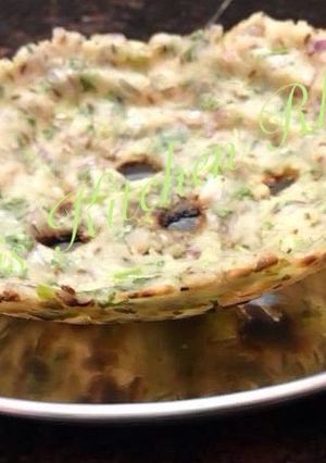 A picture of Akki rotti (rice flour masala roti).