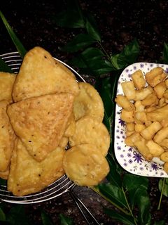 निमकी (Nimki recipe in Hindi) रेसिपी मुख्य फोटो