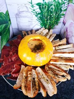 Une photo de Potiron garni à la fondue savoyarde et sa fondu de potiron au jambon 😋#halloween 😱