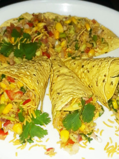 पापड़ कॉन चाट (Papad Cone Chaat Recipe In Hindi) रेसिपी मुख्य फोटो