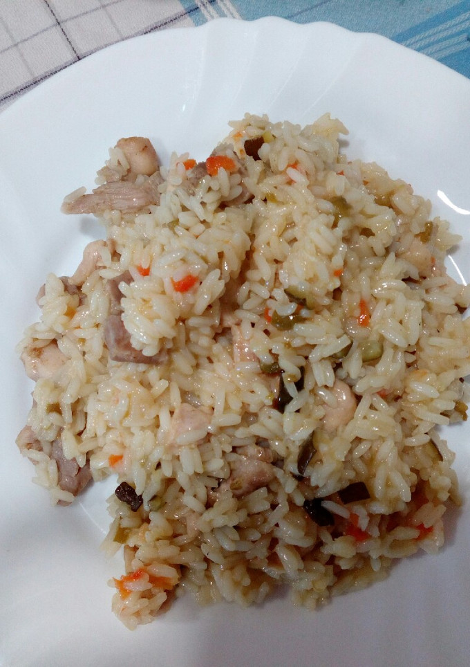 Una foto de Arroz con verduras y pollo al curry