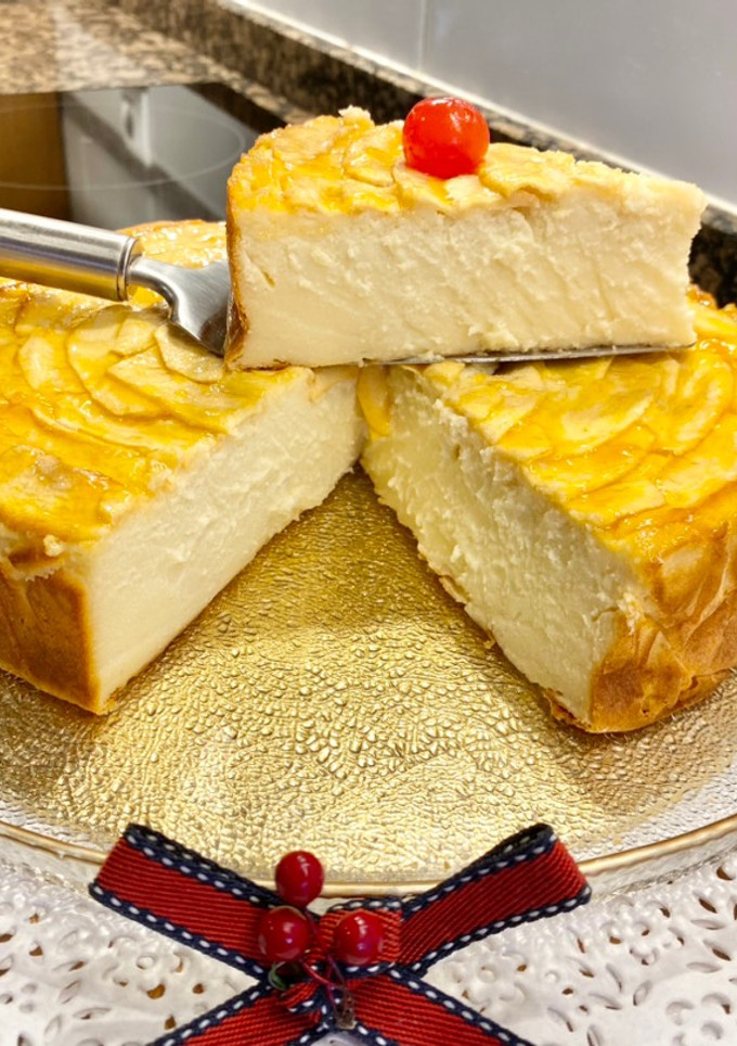 Una foto de Tarta de queso rellena con manzanas