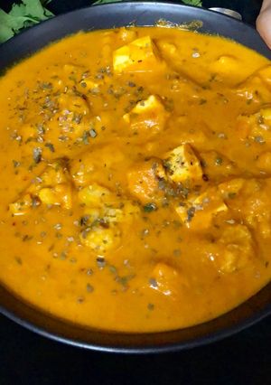 A picture of Paneer cauliflower korma.